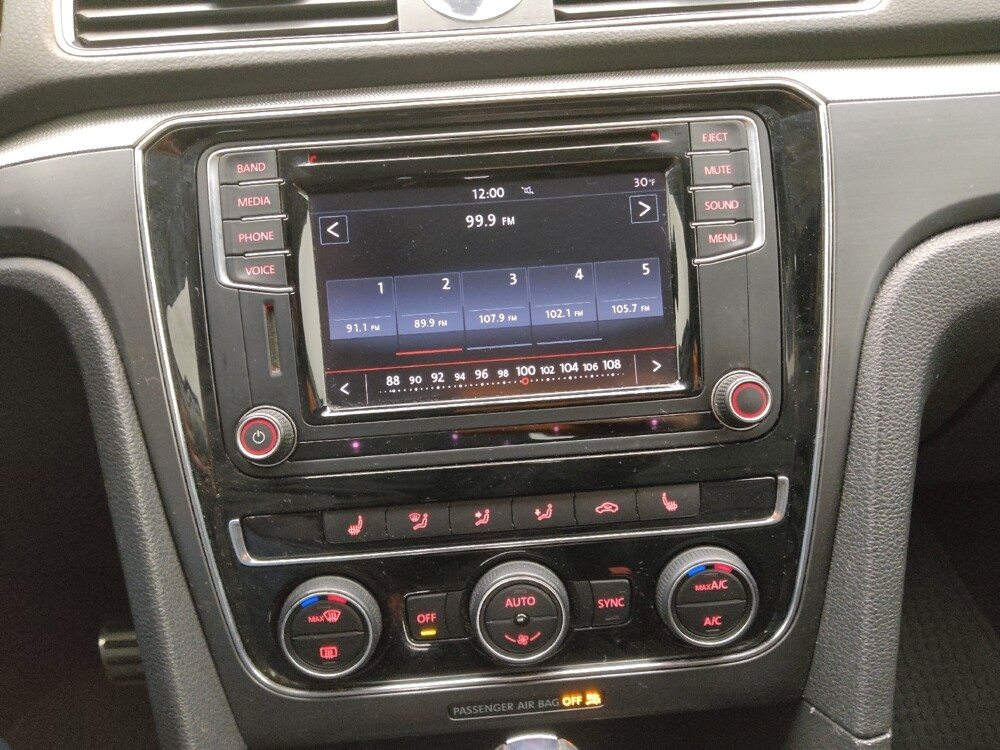 2017 Volkswagen Passat in Gladstone, MO 64118 - 18098331 25