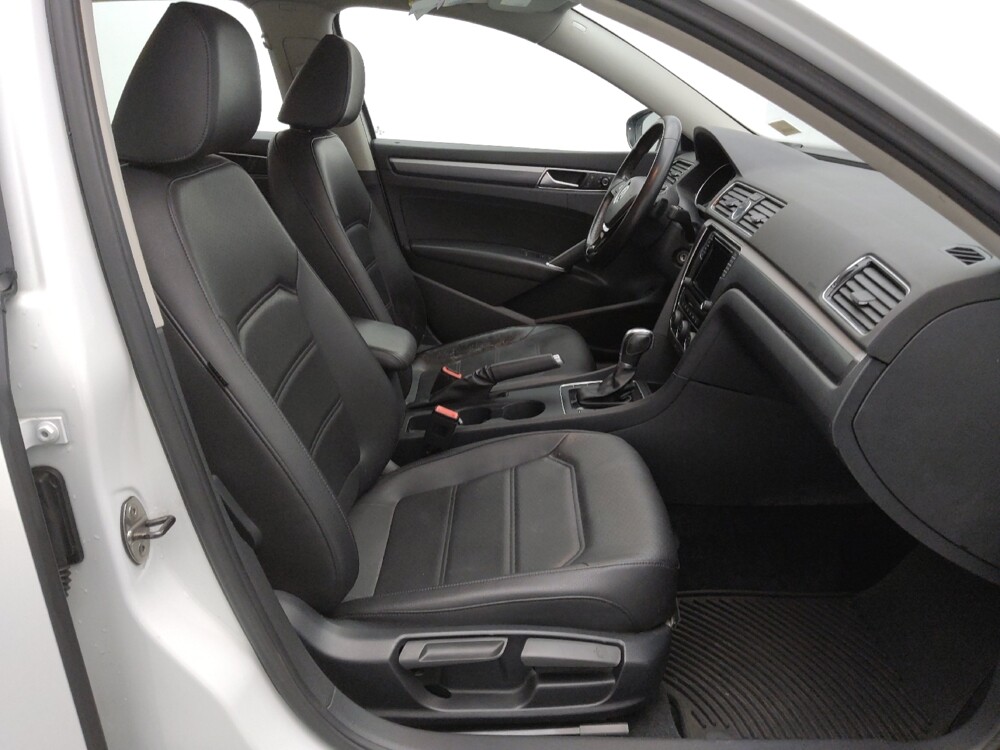 2017 Volkswagen Passat in Gladstone, MO 64118 - 18098331 21