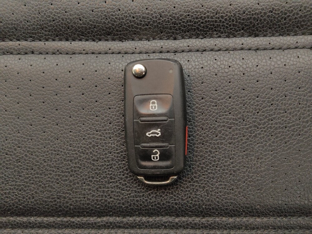 2017 Volkswagen Passat in Gladstone, MO 64118 - 18098331 32