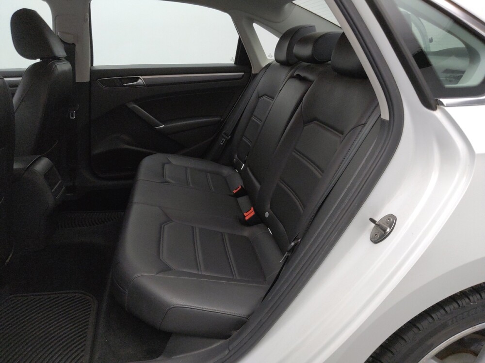 2017 Volkswagen Passat in Gladstone, MO 64118 - 18098331 18