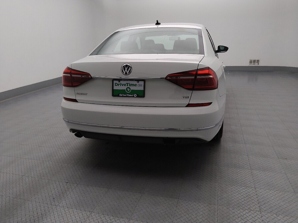 2017 Volkswagen Passat in Gladstone, MO 64118 - 18098331 7