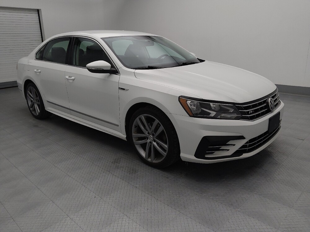 2017 Volkswagen Passat in Gladstone, MO 64118 - 18098331 11