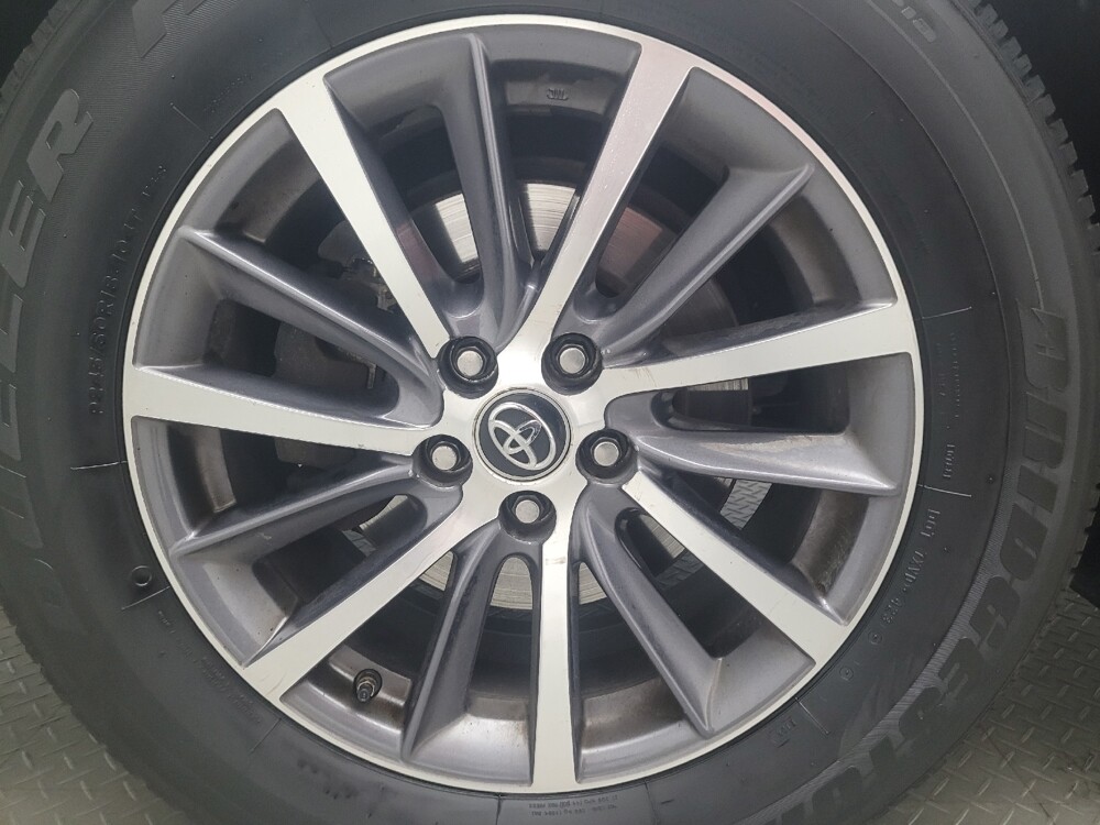 2018 Toyota Highlander in Taylor, MI 48180 - 18098335 31