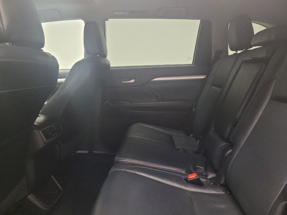 2018 Toyota Highlander in Taylor, MI 48180 - 18098335 18