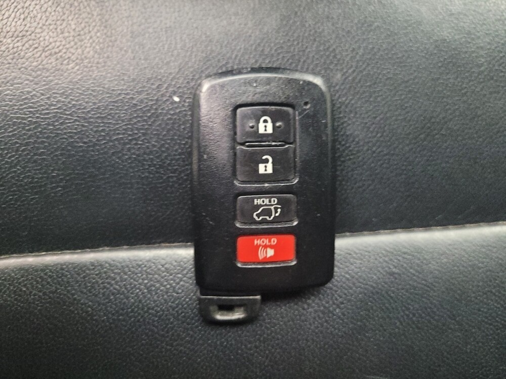 2018 Toyota Highlander in Taylor, MI 48180 - 18098335 32