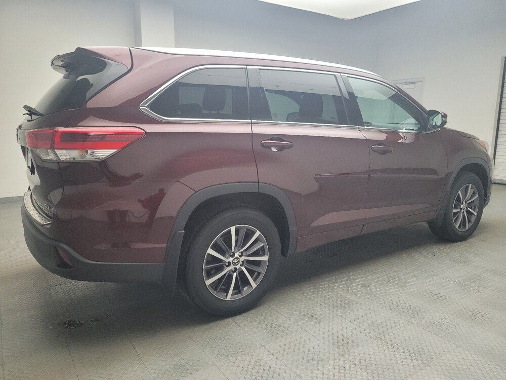 2018 Toyota Highlander in Taylor, MI 48180 - 18098335 10