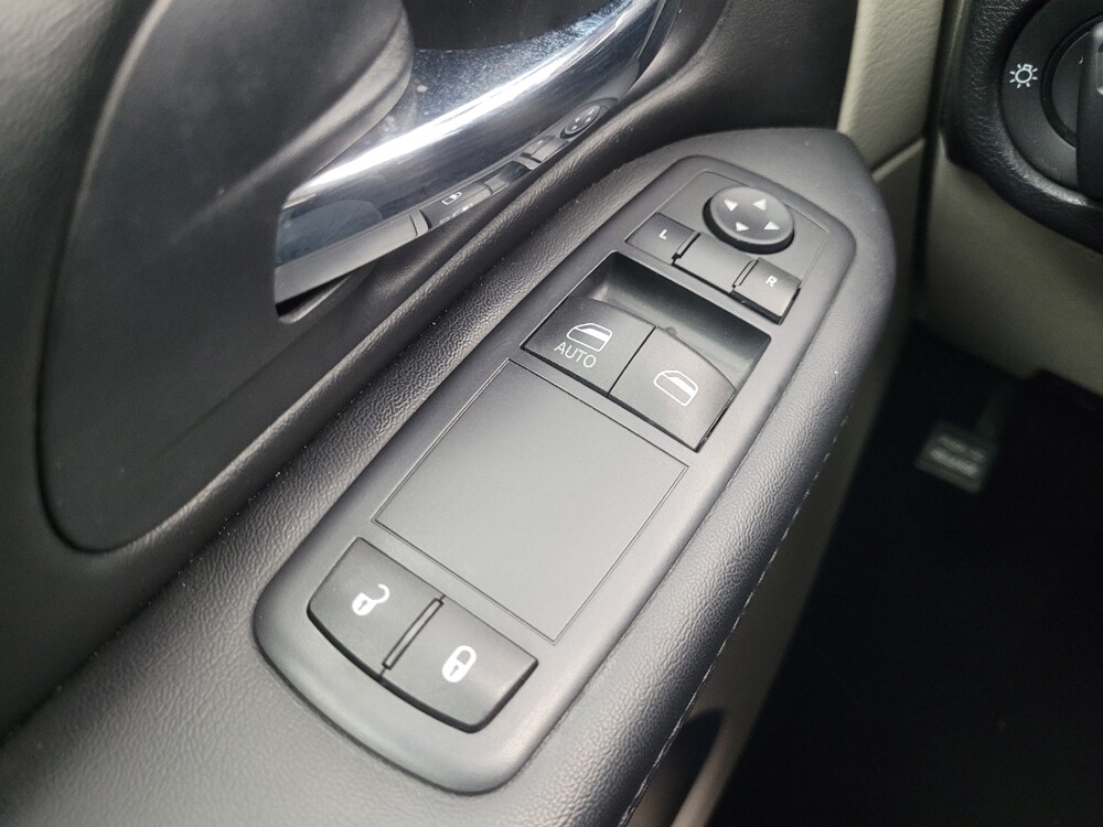 2016 Dodge Grand Caravan in Ft Wayne, IN 46805 - 18098340 27