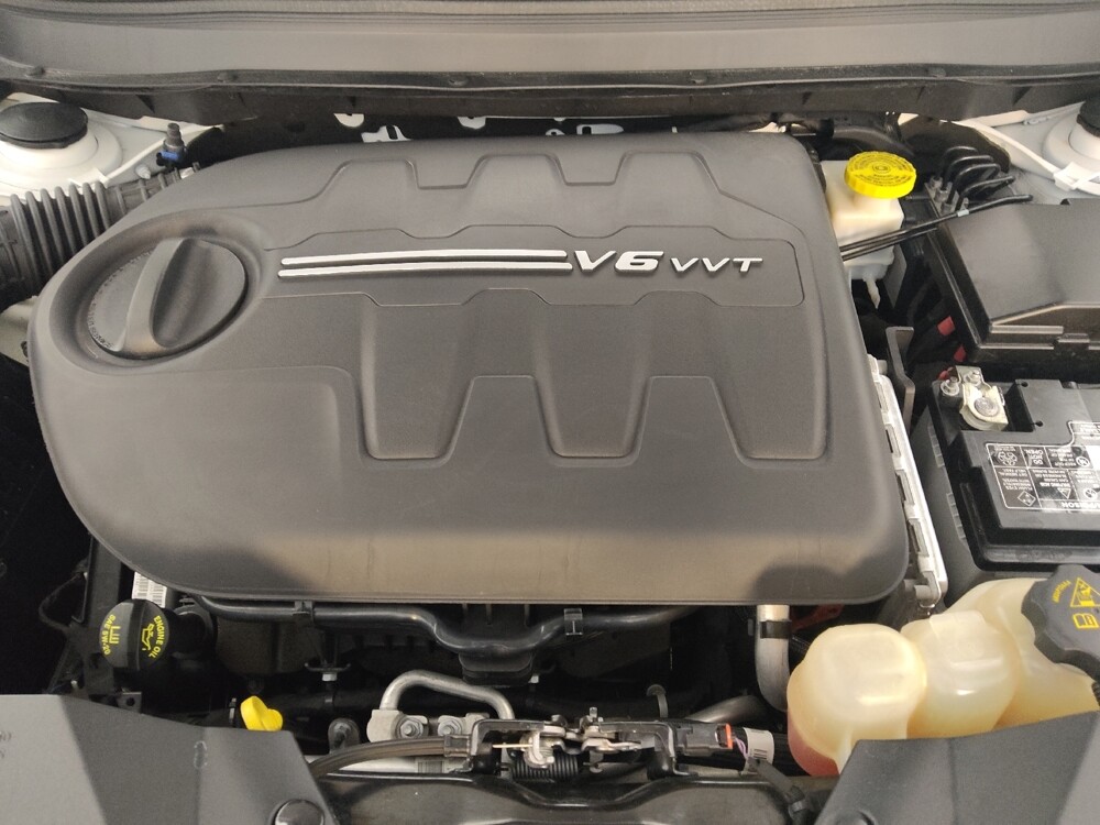 2019 Jeep Cherokee in Baton Rouge, LA 70816 - 18098418 30