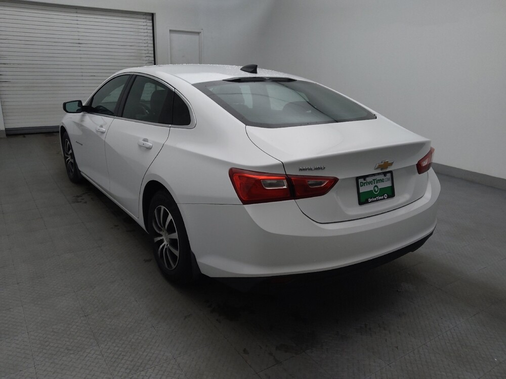 2017 Chevrolet Malibu in Greenville, SC 29607 - 18098490 5