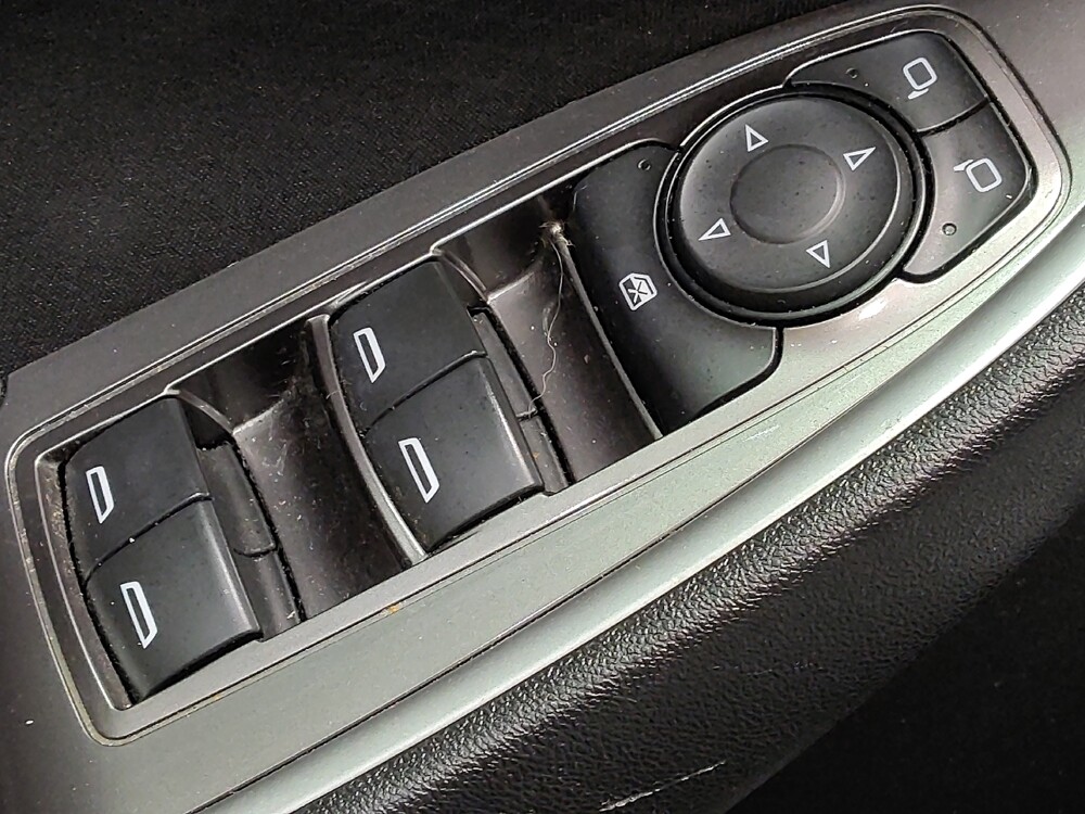 2017 Chevrolet Malibu in Greenville, SC 29607 - 18098490 27