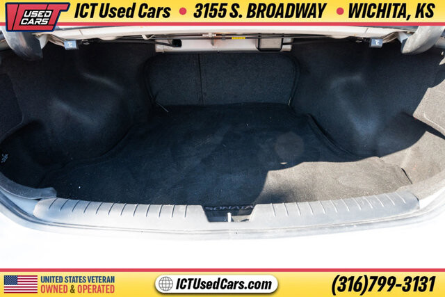 2017 Hyundai Sonata in Wichita, KS 67216 - 18098515 4