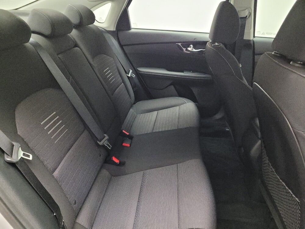 2019 Kia Forte in Montclair, CA 91763 - 18098538 19