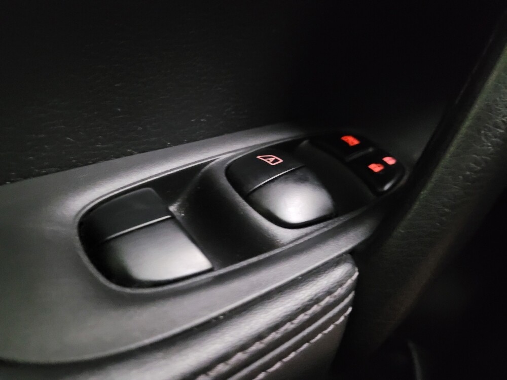 2018 Nissan Rogue Sport in Chandler, AZ 85225 - 18098550 27