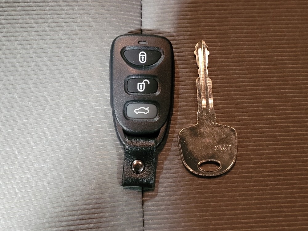 2018 Hyundai Elantra in Pensacola, FL 32505 - 18098563 32