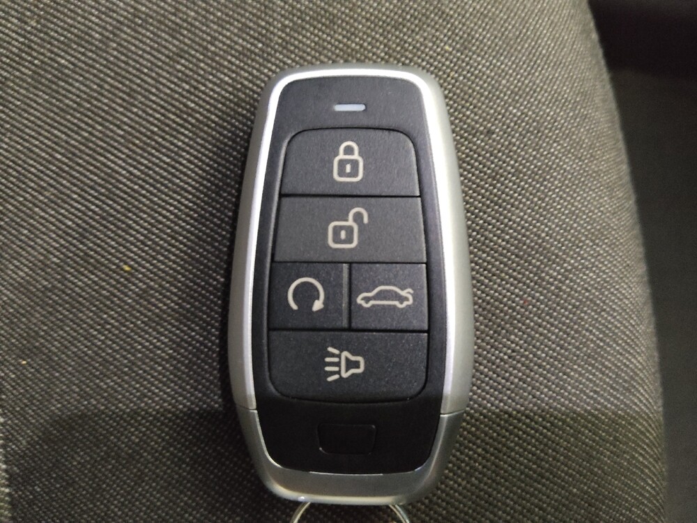 2018 Chevrolet Equinox in Lombard, IL 60148 - 18098639 32