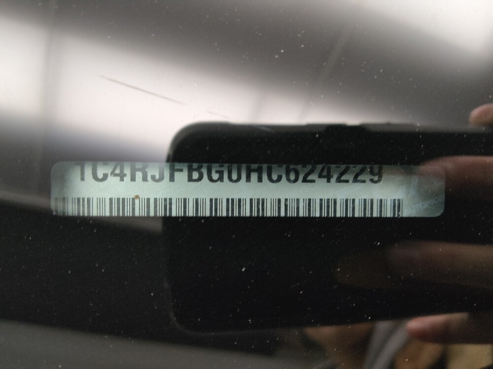 2017 Jeep Grand Cherokee in Indianapolis, IN 46222 - 18098650 32