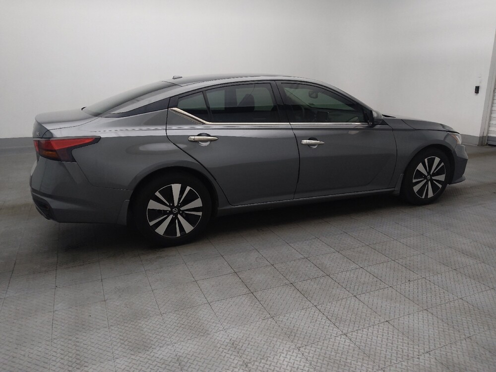 2019 Nissan Altima in Gainesville, FL 32609 - 18098654 10