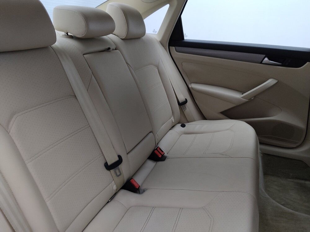 2015 Volkswagen Passat in Ocala, FL 34471 - 18098665 19