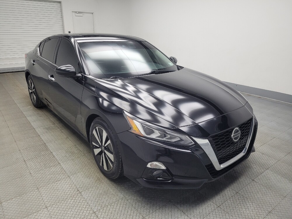 2019 Nissan Altima in Indianapolis, IN 46222 - 18098675 13