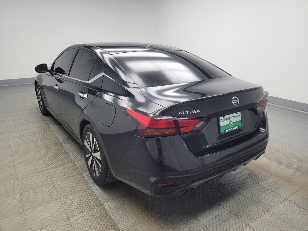 2019 Nissan Altima in Indianapolis, IN 46222 - 18098675 5
