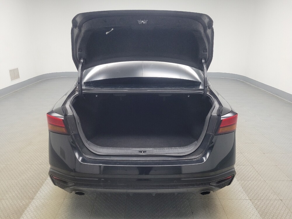 2019 Nissan Altima in Indianapolis, IN 46222 - 18098675 29