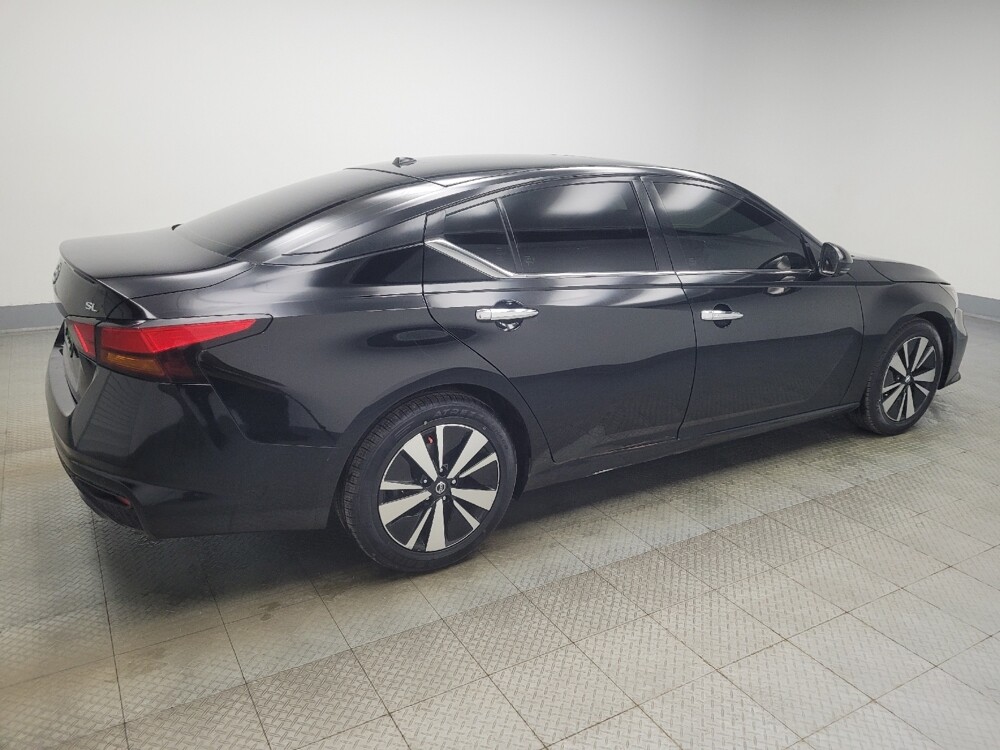 2019 Nissan Altima in Indianapolis, IN 46222 - 18098675 10