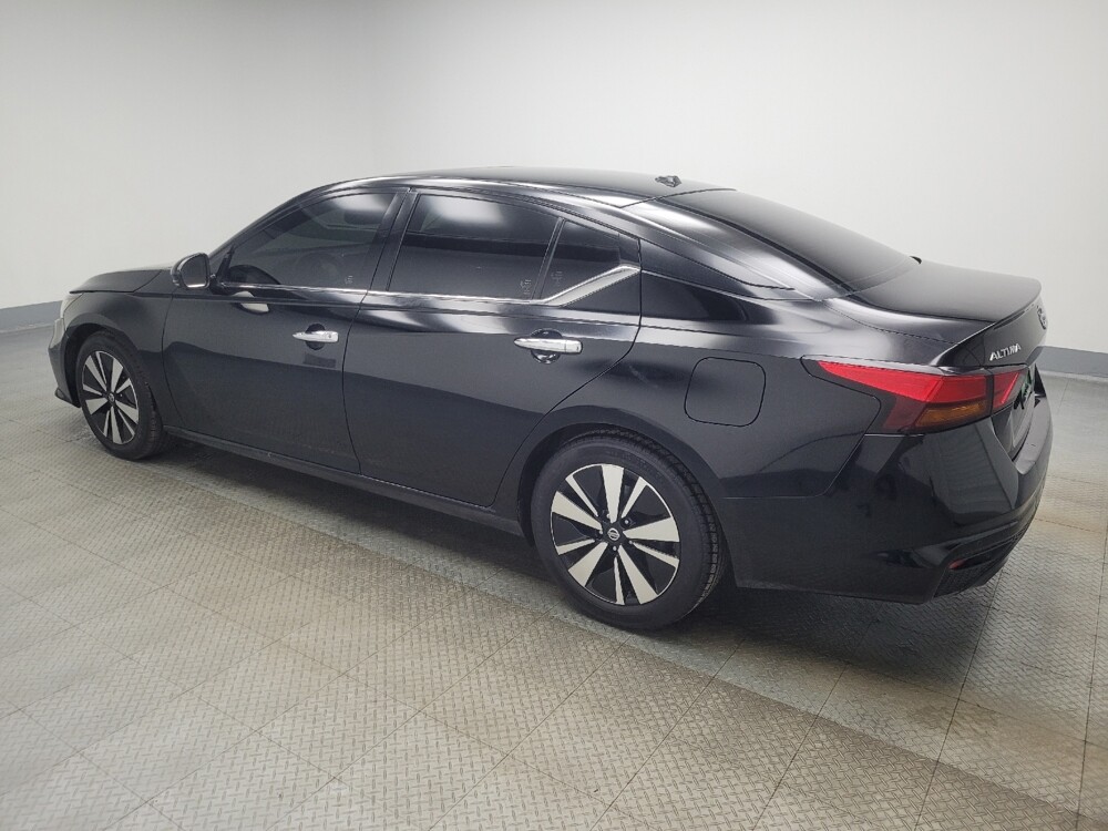2019 Nissan Altima in Indianapolis, IN 46222 - 18098675 3