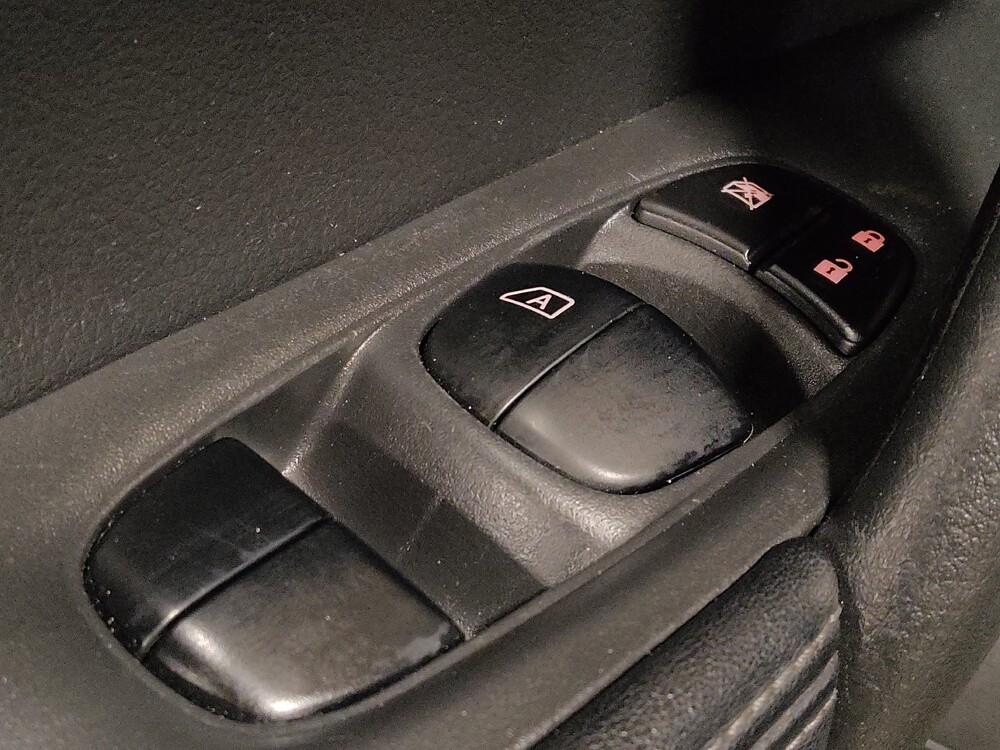 2018 Nissan Rogue in Hialeah, FL 33014 - 18098684 27