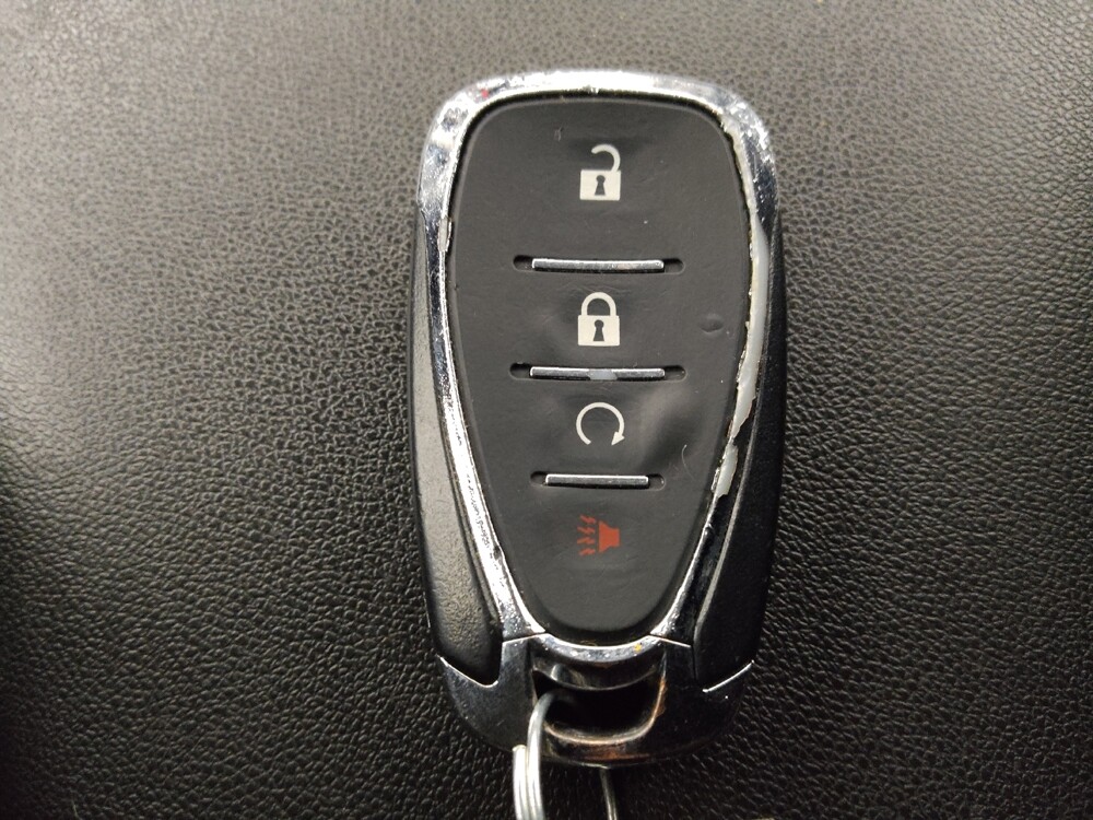 2021 Chevrolet Equinox in Lakewood, CO 80215 - 18098699 32