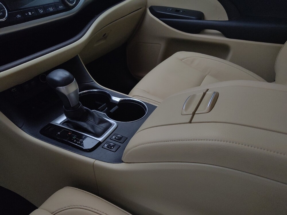 2018 Toyota Highlander in Colorado Springs, CO 80909 - 18098700 26