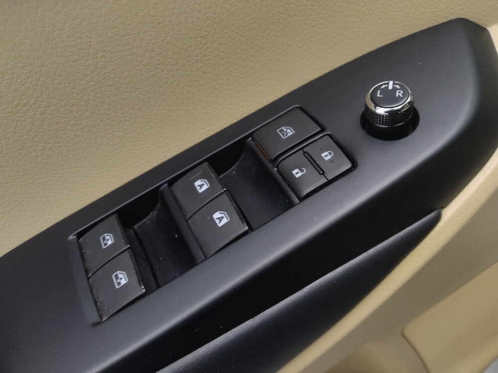 2018 Toyota Highlander in Colorado Springs, CO 80909 - 18098700 27