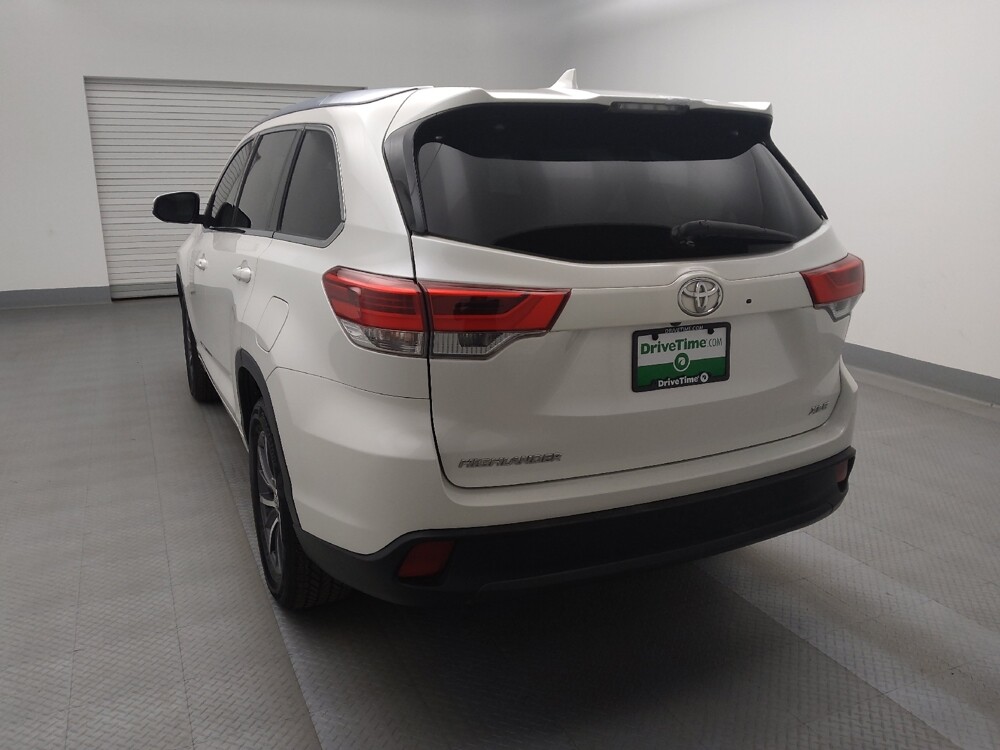2018 Toyota Highlander in Colorado Springs, CO 80909 - 18098700 6