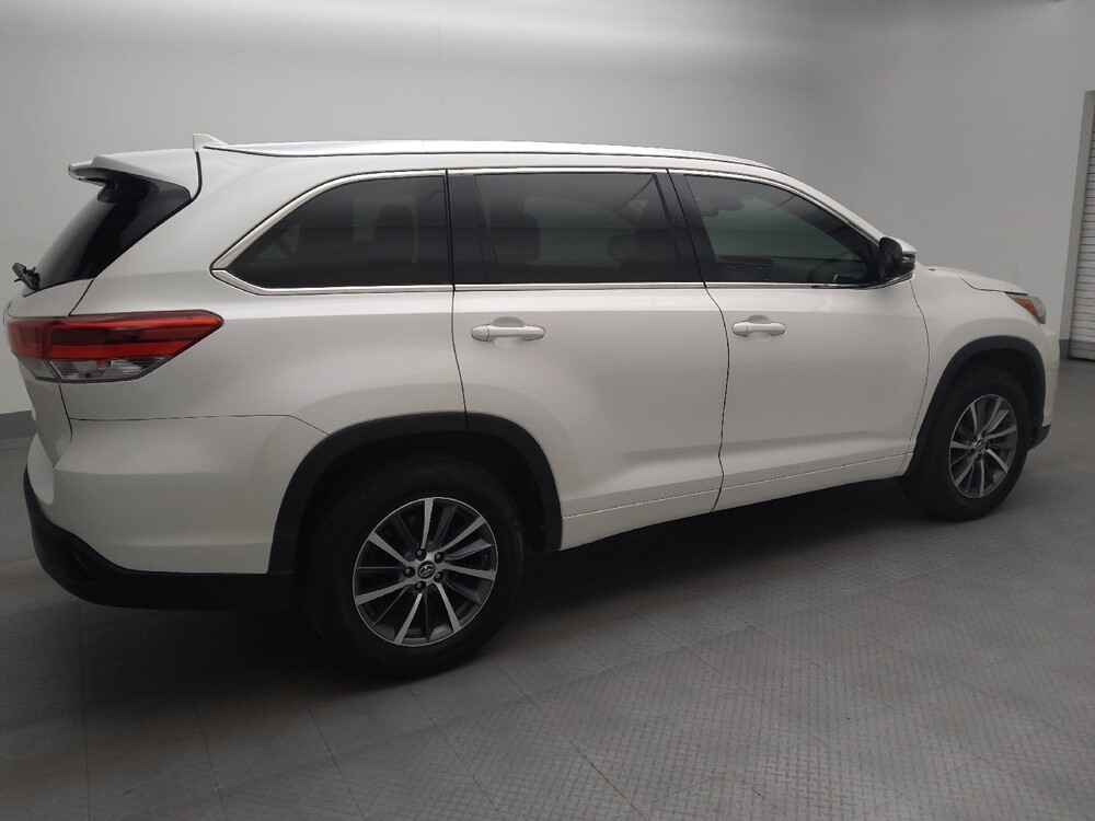 2018 Toyota Highlander in Colorado Springs, CO 80909 - 18098700 10