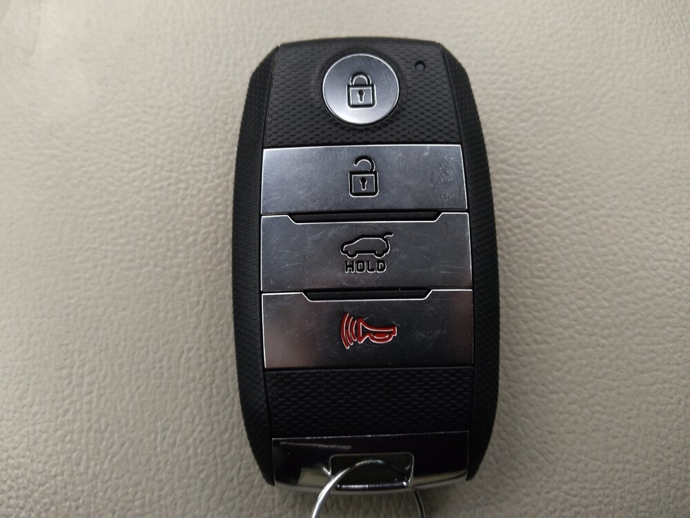 2017 Kia Sorento in Lakewood, CO 80215 - 18098701 32