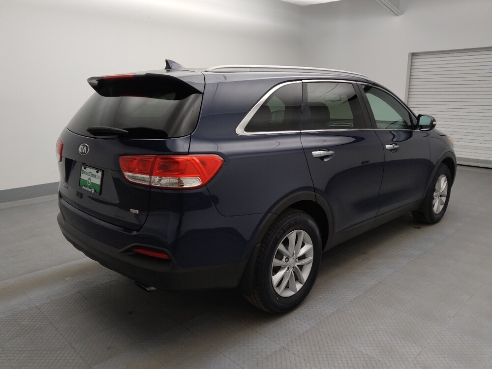 2017 Kia Sorento in Lakewood, CO 80215 - 18098701 9