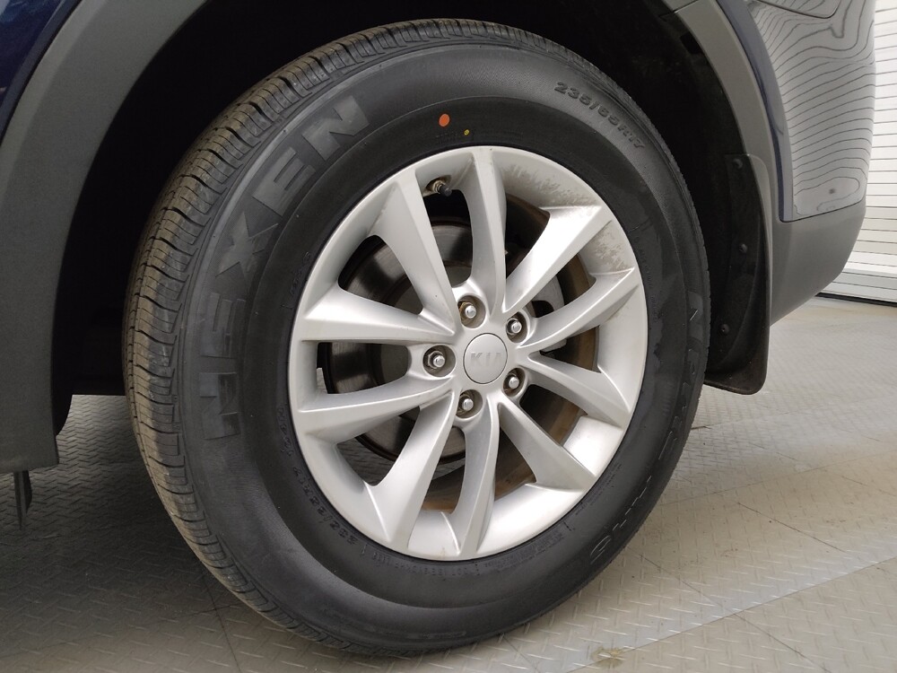 2017 Kia Sorento in Lakewood, CO 80215 - 18098701 31