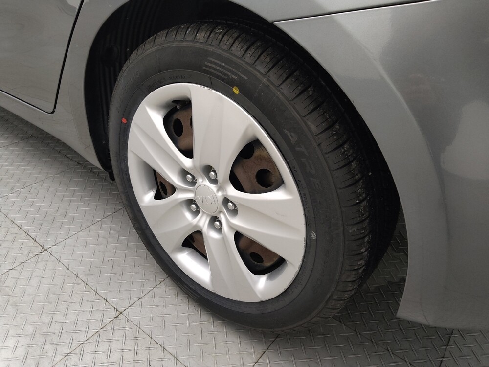 2016 Kia Forte in Live Oak, TX 78233 - 18098711 31