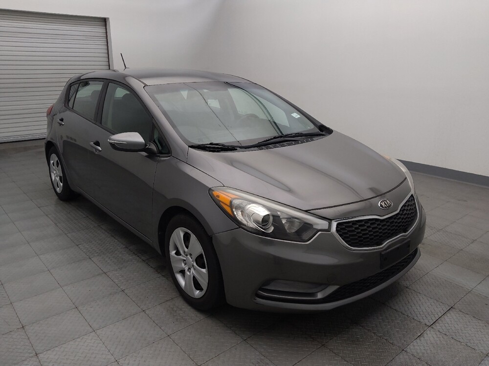 2016 Kia Forte in Live Oak, TX 78233 - 18098711 13