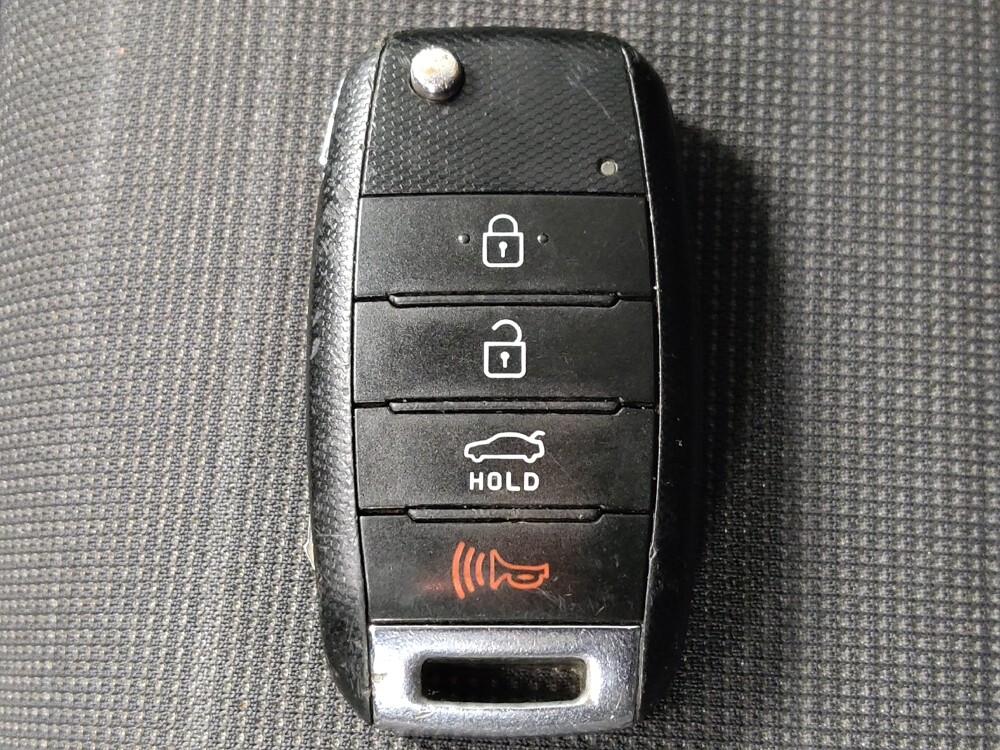 2016 Kia Forte in Live Oak, TX 78233 - 18098711 32