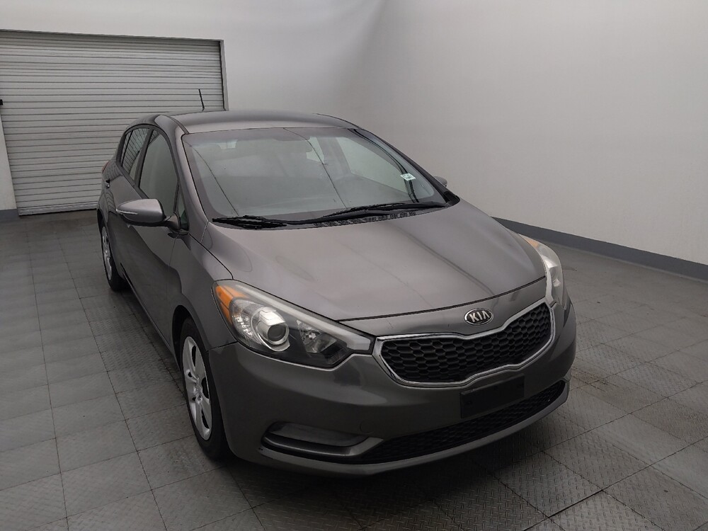 2016 Kia Forte in Live Oak, TX 78233 - 18098711 14