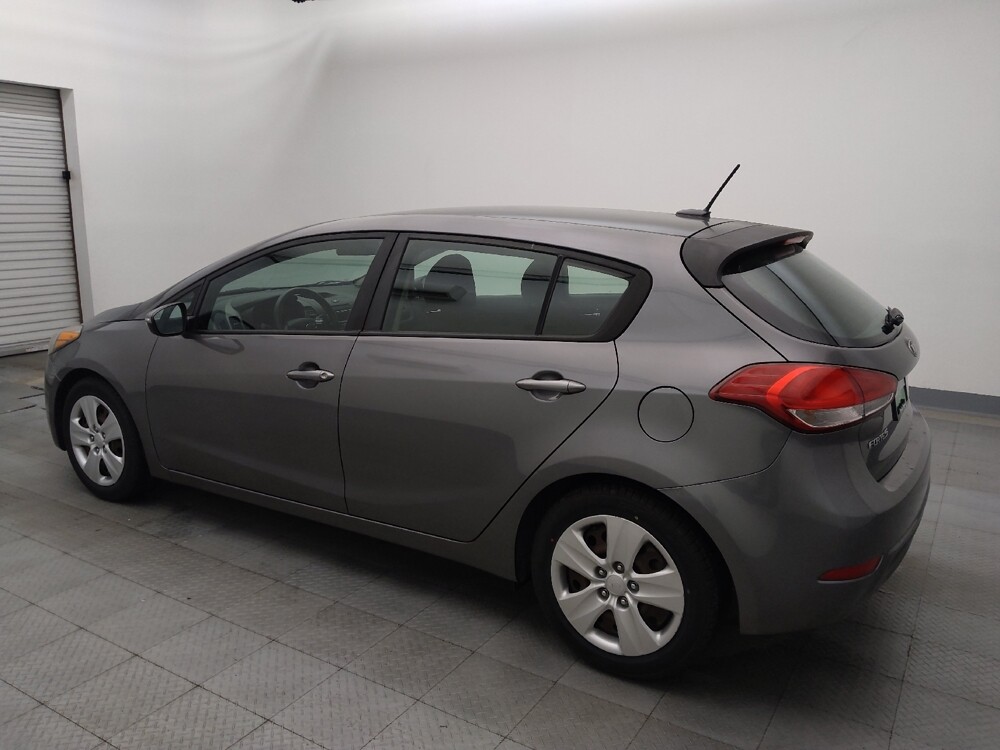 2016 Kia Forte in Live Oak, TX 78233 - 18098711 3