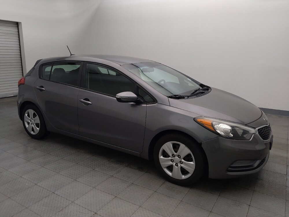 2016 Kia Forte in Live Oak, TX 78233 - 18098711 11
