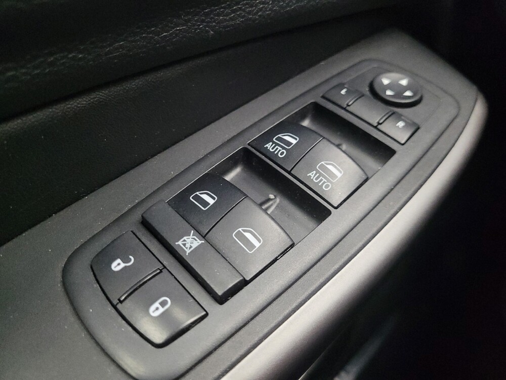 2019 Jeep Cherokee in Indianapolis, IN 46222 - 18098715 27