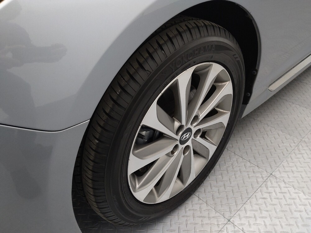 2017 Hyundai Sonata in St. Louis, MO 63136 - 18098756 31