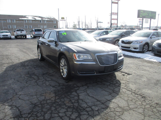 2014 Chrysler 300 in Oak Grove, MO 64075 - 18098774 3
