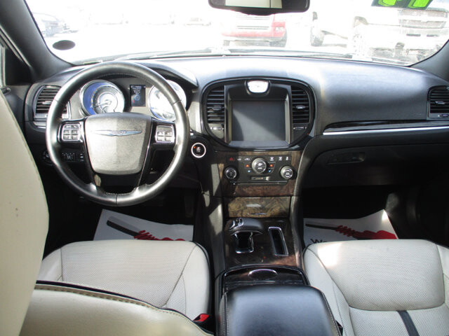 2014 Chrysler 300 in Oak Grove, MO 64075 - 18098774 11