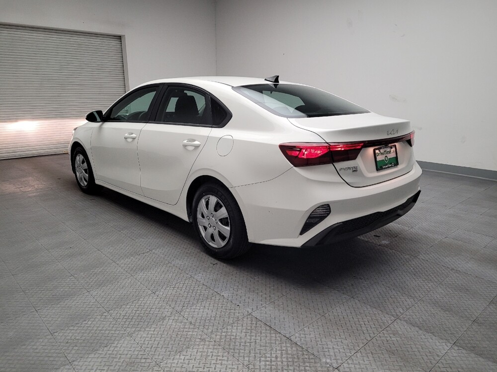 2022 Kia Forte in Downey, CA 90241 - 18098797 5