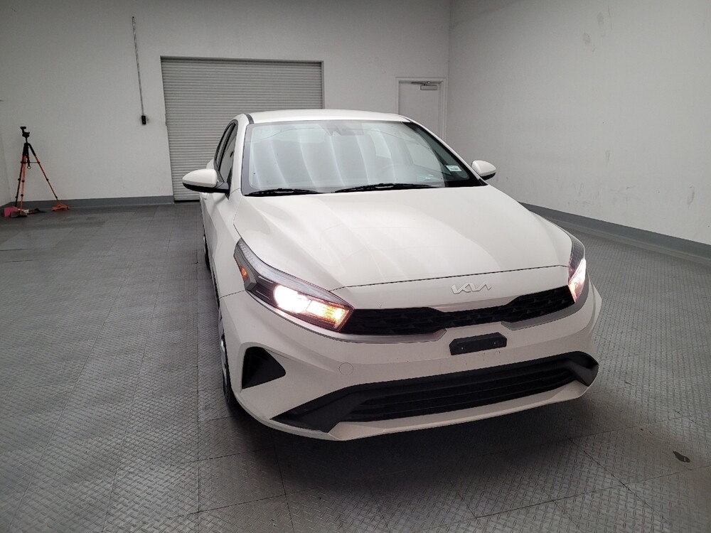 2022 Kia Forte in Downey, CA 90241 - 18098797 14
