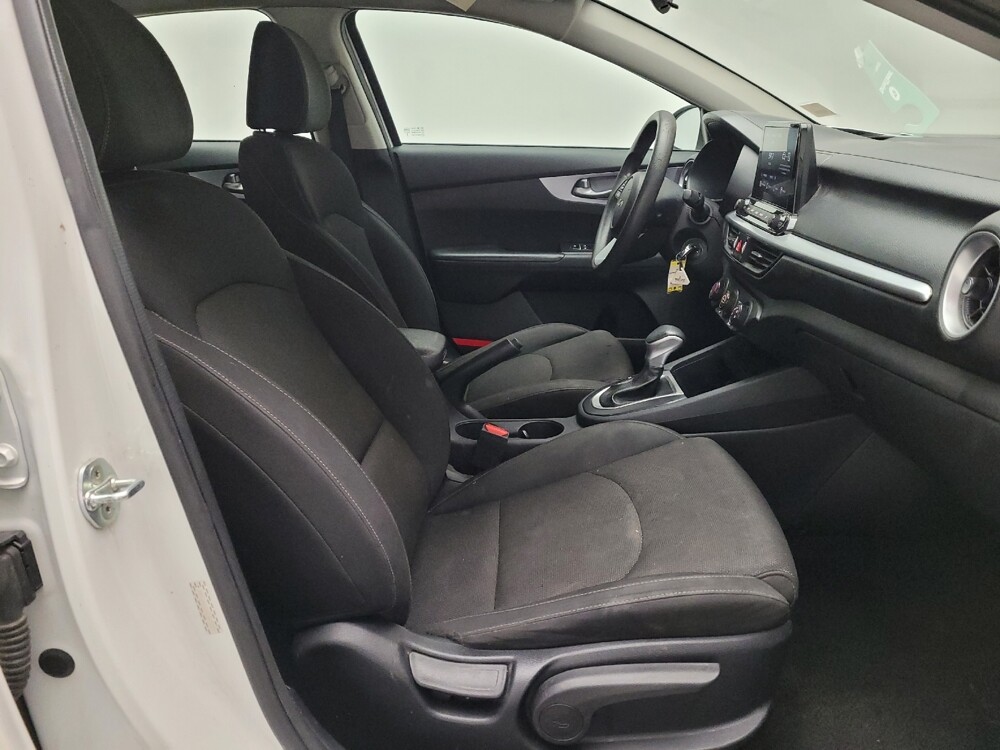 2022 Kia Forte in Downey, CA 90241 - 18098797 21