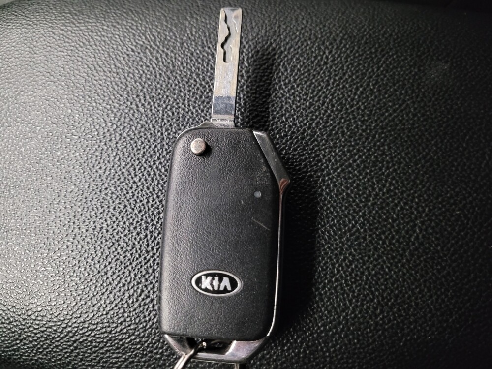 2019 Kia Forte in Fresno, CA 93726 - 18098798 32